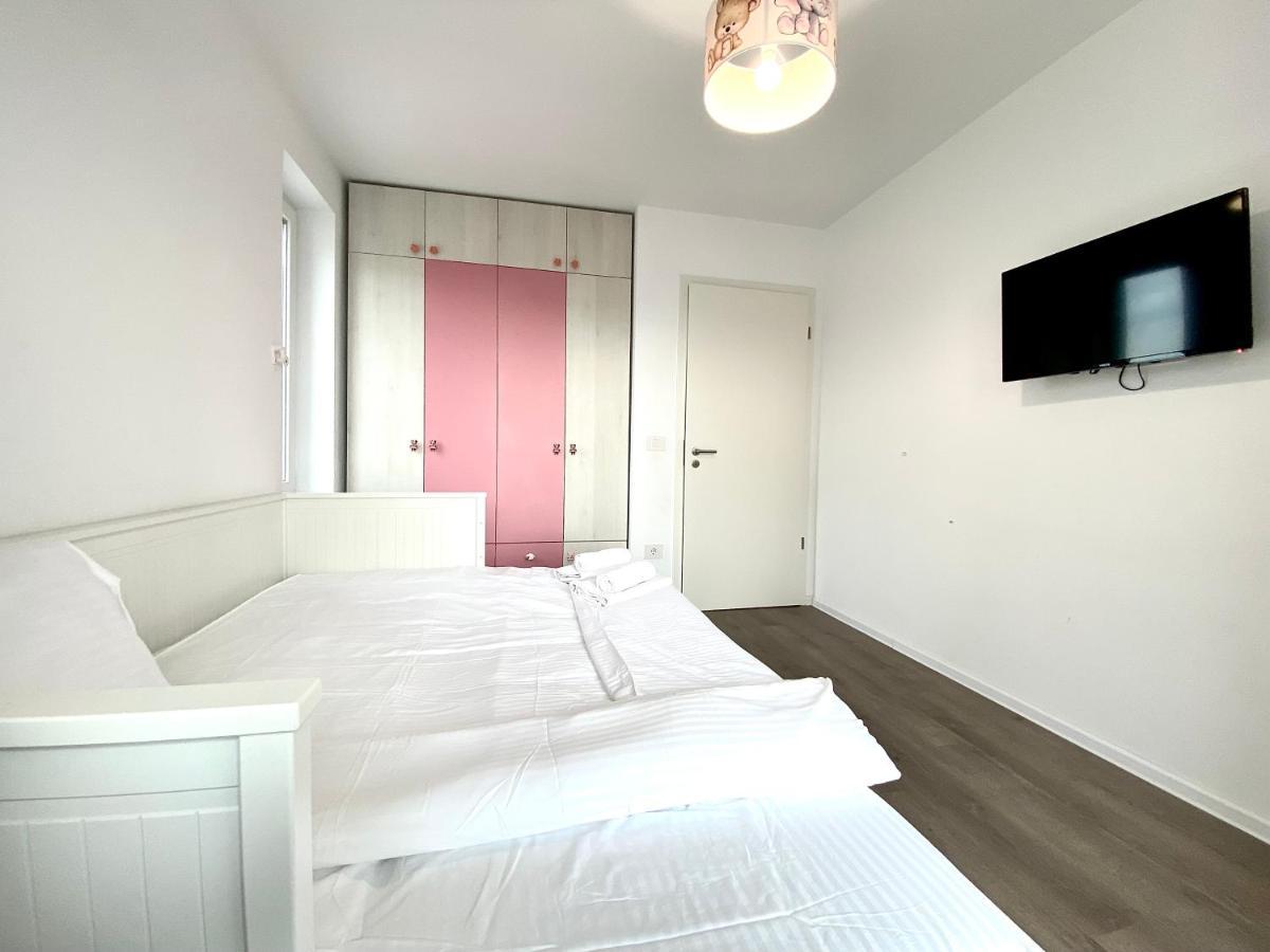 Astoria Apartment - Pet Friendly Брашов Екстер'єр фото