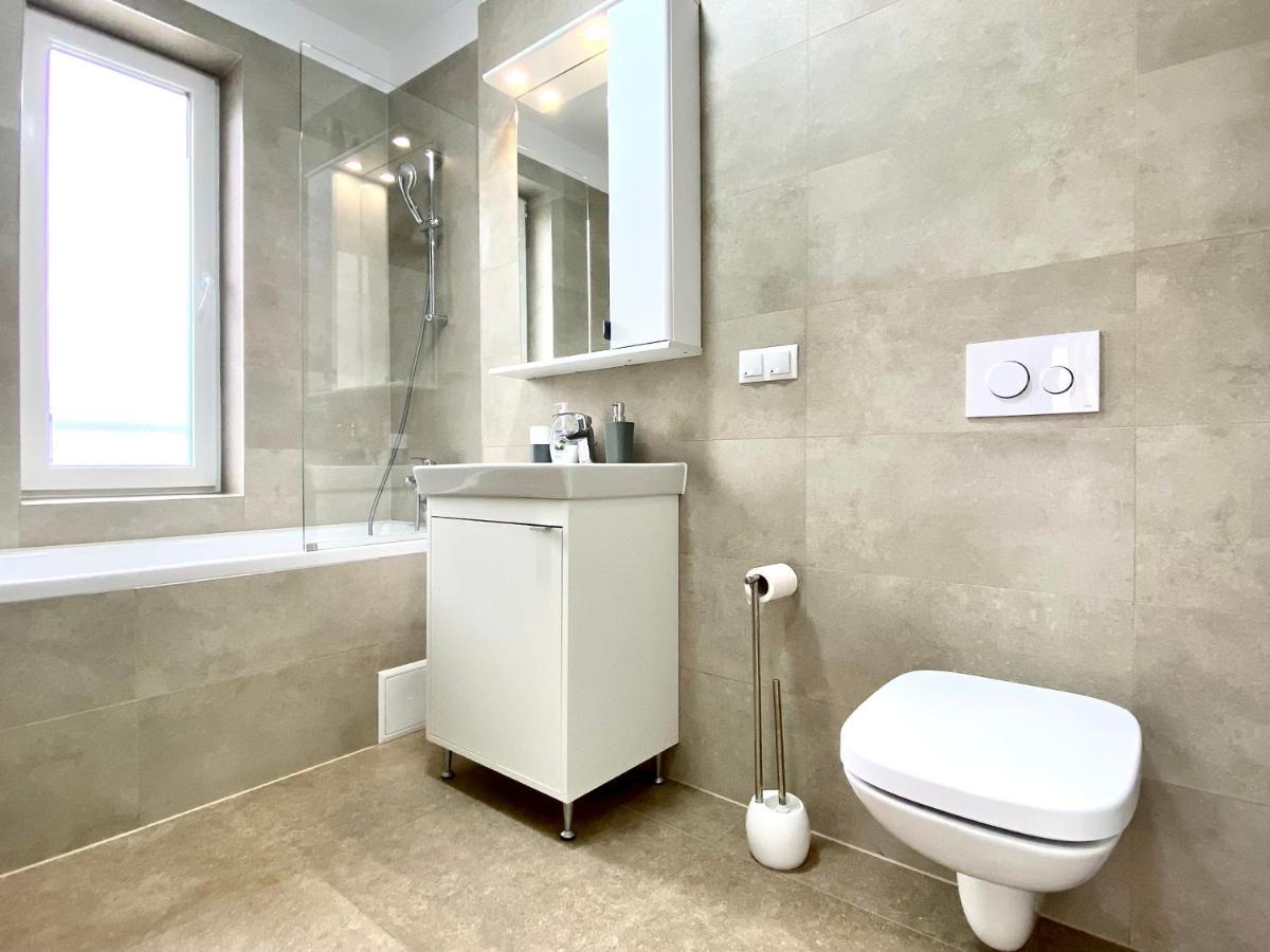 Astoria Apartment - Pet Friendly Брашов Екстер'єр фото
