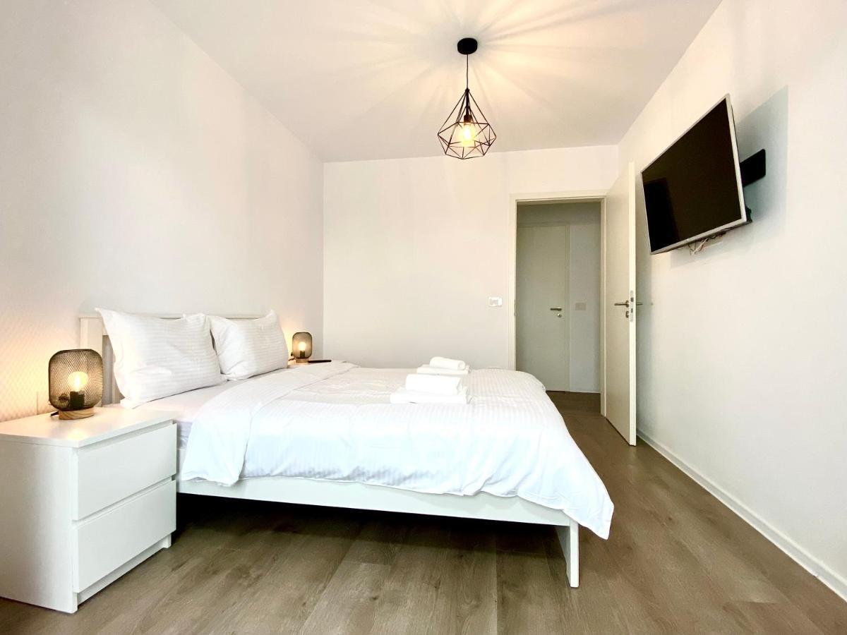 Astoria Apartment - Pet Friendly Брашов Екстер'єр фото